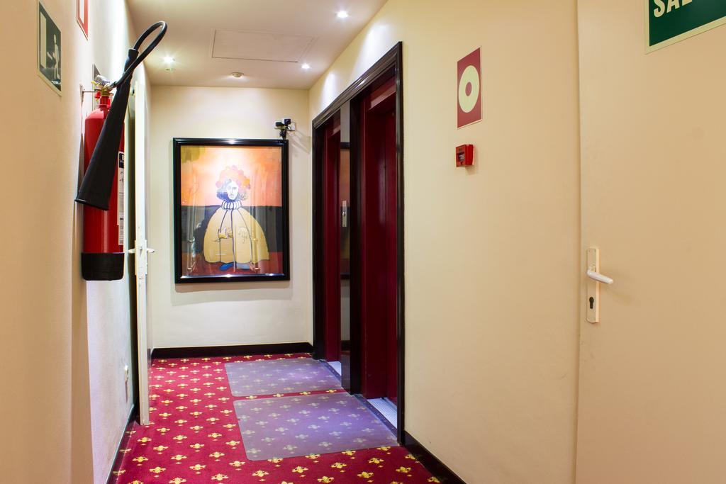 Atlantis By Atbcn Hotel 3*
